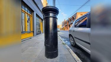 ¿Es este el último buzón de Pilar? En estos tiempos de pandemia donde lo virtual domina casi todos los aspectos de nuestra vida, habrá algún organismo/ONG en Pilar que se apiade del viejo buzón? Pablo Guzmán..