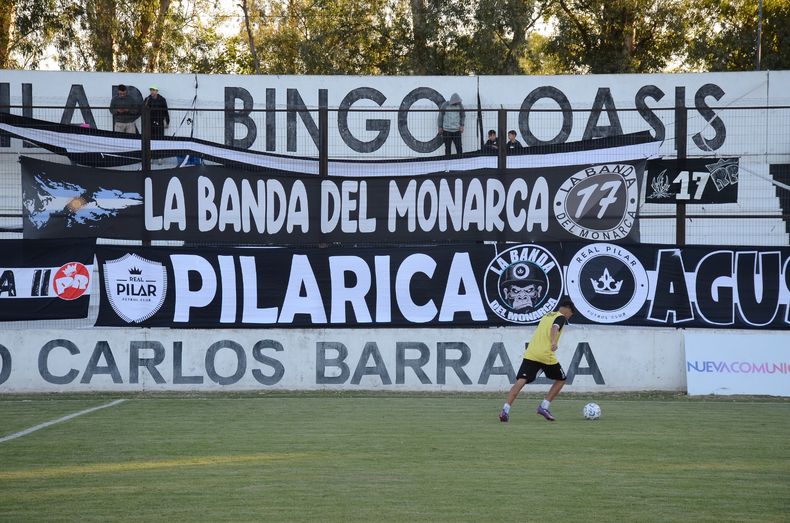 Trapos. Los barrios pilarenses apoyando al Monarca.