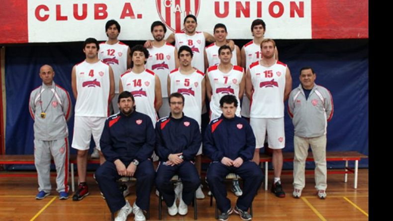 (www.union-basquet.com.ar). Rodríguez (número 8) y Unión de Santa Fe siguen invictos en la preparación para el TNA..