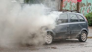 ahora: se incendia un auto en el centro de pilar