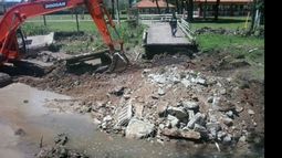 OBSTRUCCIÓN. Sin el puente, el agua del arroyo circulará más rápido..