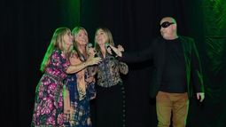 Las Trillizas de Oro y Guillermo Novellis animaron la cena de ProSalud.
