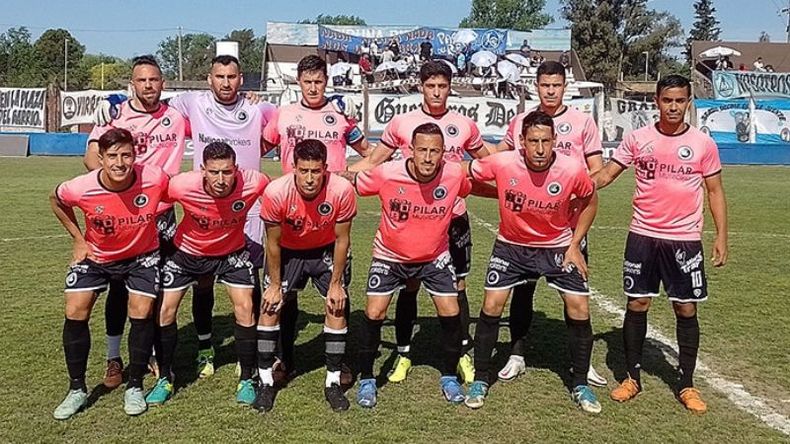 REAL EN ATLAS. El estado del campo de juego hizo un partido deslucido. (FOTO: Prensa Real Pilar)..