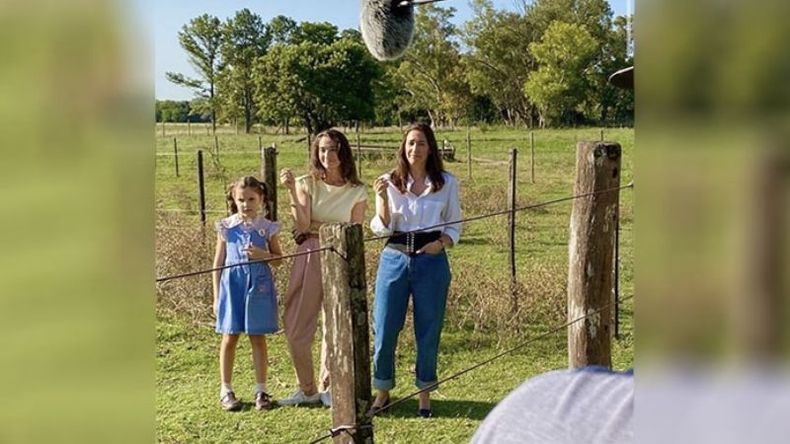 Sigue rodando. Malena Solda se encuentra filmando la película “La Liebre ciega”, de Salvador Roselli. El lugar elegido para el rodaje es un campo de Pilar y la actriz está compartiendo todo el proceso en sus redes sociales. .