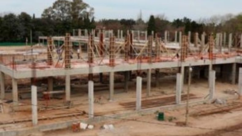 ¿ELEFANTE BLANCO? De nuevo hospital a estacionamiento..