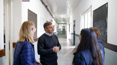 RISAS. Achával recorrió parte de las obras en los edificios escolares. &nbsp;