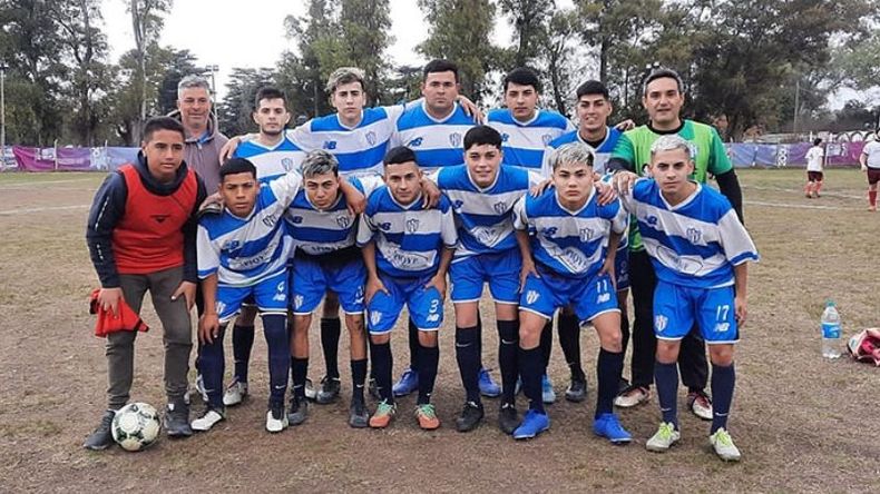 UNIDOS. La formación de San Alejo, uno de los líderes de la División B. .
