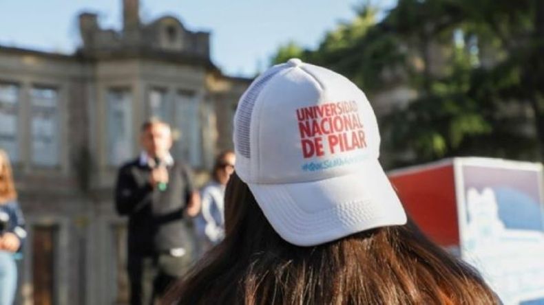 UNIVERSIDAD DE PILAR. Un pedido que ya se hizo gorra. .