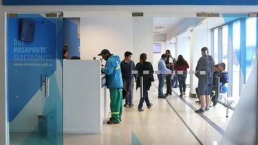 CON TURNO. El trámite de DNI o Pasaporte dura unos 20 minutos..