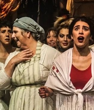 El Grupo Catalinas Sur, un emblema del teatro comunitario, llega el domingo 25 con De clú en clú.