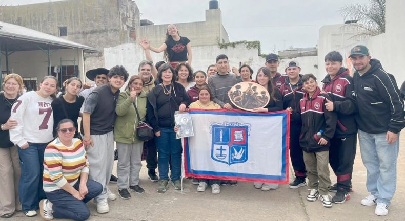 La delegación de Pilar que viajó a San Andrés de Giles para el Regional de Cultura.