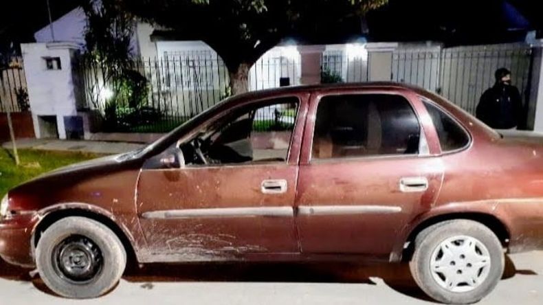CORSA. El rodado en el que se trasladaban los tres aprehendidos. .