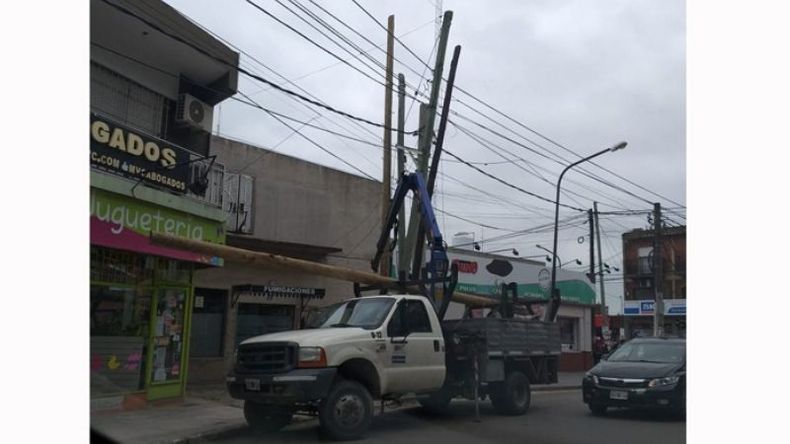 IMAGEN COTIDIANA. Desde que se aprobó la ordenanza, se multiplicó el cableado..