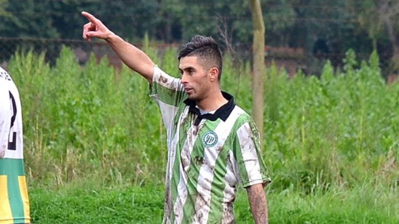 DEDICATORIA. Diego Frías marcó el 3-2 parcial del Verde, en Maschwitz..
