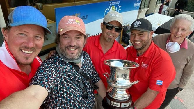COPADO. El equipo de Arquinova, feliz tras la consagración en Pilar Golf. .