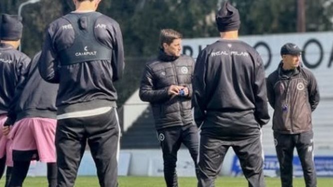 INICIO. Otermín durante el entrenamiento del lunes en el estadio.