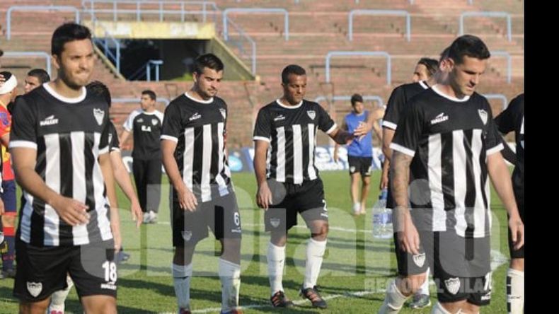 (Heva). Guzmán, Zúccaro, Tissera y Bianchi con caras de preocupación tres la 3ª derrota consecutiva..