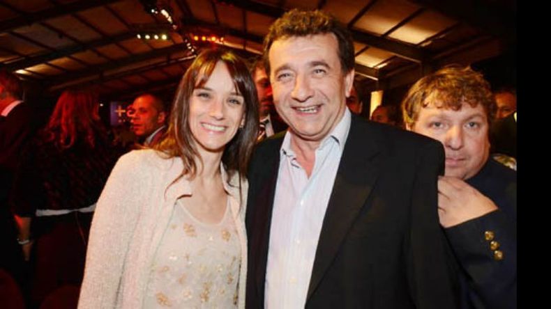 Fórmula. Días antes del cierre de campaña, el candidato a diputado Sergio Massa organizó una cena para sus seguidores, en la que el intendente Humberto Zúccaro compartió la mesa principal. Pero eso sí, el que se trajo el mayor premio fue el candidato local, Ricardo Male, que ensayó con esta foto la fórmula Male-Male. Ella, claro, es Malena Galmarini de Massa, esposa del intendente de Tigre..