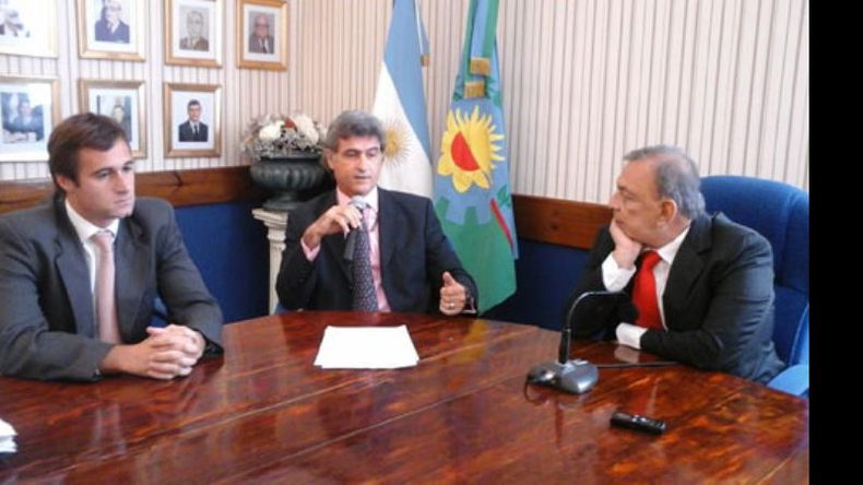 TRÍO. Achával, Bivort y Zúccaro, durante la presentación de la iniciativa..