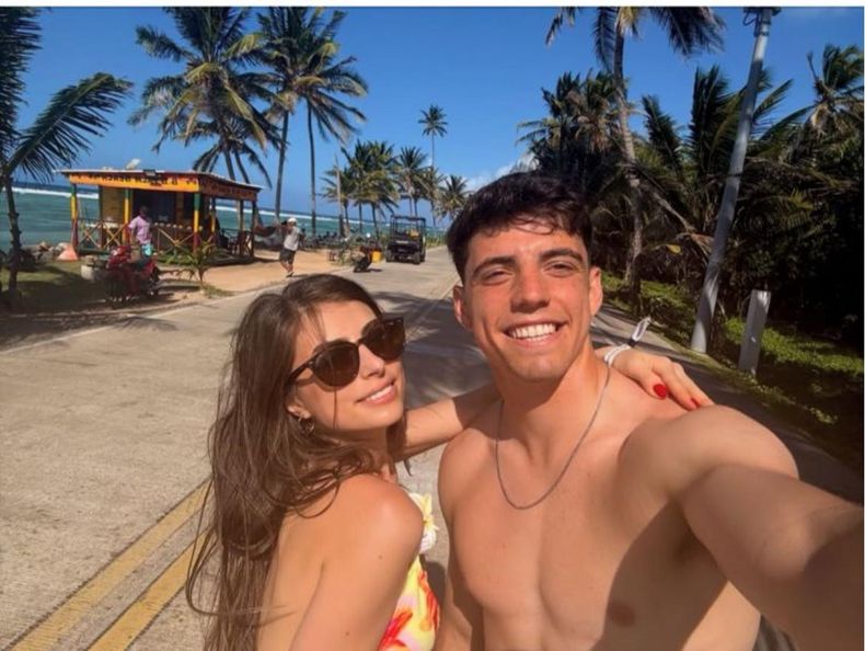 El pilarense Federico Losas, arquero de Platense, recibió el año en Colombia junto a su novia Sofía.&nbsp;