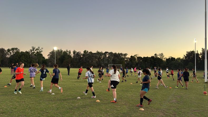 Real Pilar ya hace pruebas de jugadoras de su equipo de fútbol femenino.