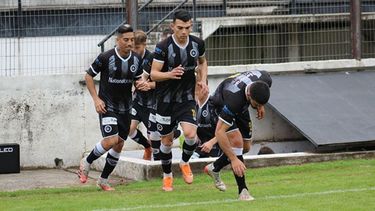 A LA CANCHA. Los jugadores de Real quieren terminar con la sequía de triunfos..