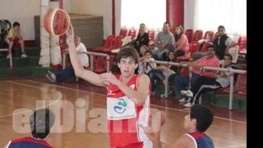 Francisco Ruiz marcó 12 puntos en la victoria ante Náutico San Pedro..