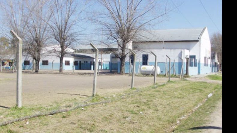 El paredón de la escuela 35, uno de los usos de los fondos municipales..
