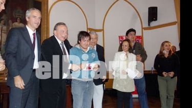 En la presentación del boleto universitario, la tarjeta de descuentos se llevó las miradas