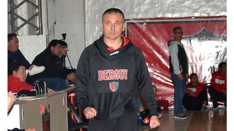 Marcelo Asturiano. 59,4 promedio de puntos recibidos por Derqui en promedio en los 5 partidos. Es la mejor defensa del Provincial. Uno de los objetivos del entrenador del Rojinegro es la solidez en este rubro..