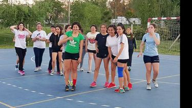 Las chicas posan, tras el encuentro..
