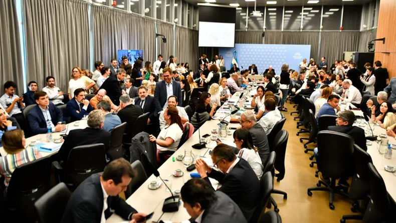 EXPRESS. En pocos minutos, el oficialismo logró dictamen para tratar el presupuesto 2026.