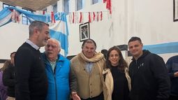La dirigencia de la UCR de Pilar, esta semana, durante el festejo por el Día de la Independencia.