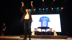 Emocionante homenaje de Serrat a Roberto Fontanarrosa en Rosario