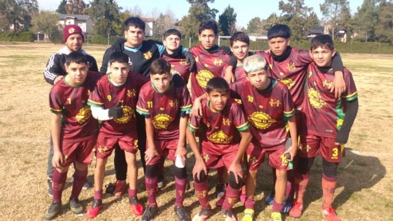 CAMPEONES. El equipo masculino Sub 16 de Monterrey consiguió el título Local..