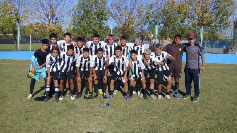 Real Pilar festejó por 1-0 el triunfo de la Novena en Loma Hermosa..
