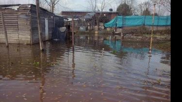 POSTAL. El barrio Agustoni sigue bajo agua tras 48 horas sin lluvias..