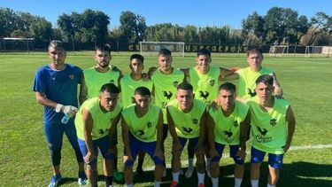 AMISTOSO. El primer equipo de Metalúrgico que jugó en Agronomía.
