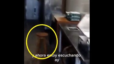 El banco que se mueve solo.