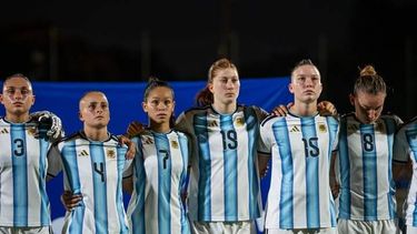 FORMACIÓN. Paz (19) y sus compañeras buscan su primer triunfo en el Hexagonal Final. FORMACIÓN. Paz (19) y sus compañeras buscan su primer triunfo en el Hexagonal Final.