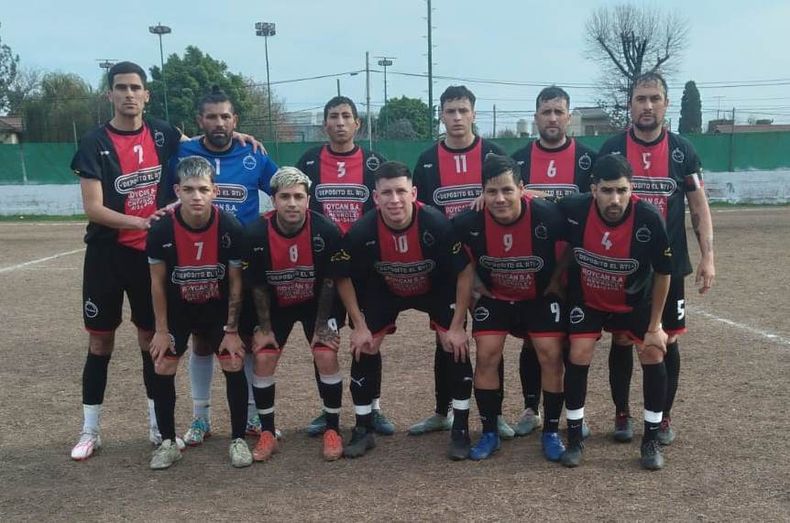 PUNTO. Villa Rosa sumó ante Caza y Pesca y llegó a la cima de la División B.