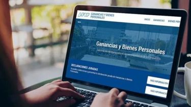 Los trabajadores alcanzados por el Impuesto a las Ganancias en 2025 pueden realizar un trámite para reducir los montos a pagar del tributo.