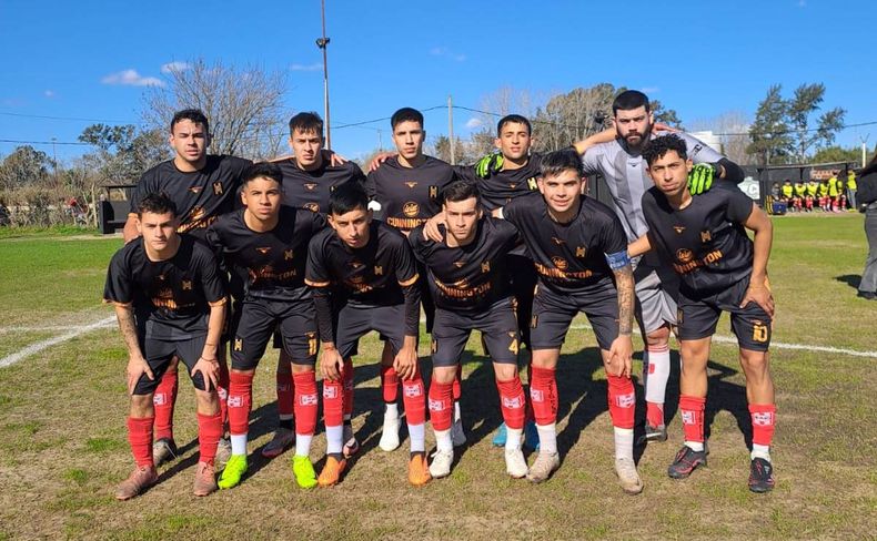 EQUIPO. El once inicial de Atlético que jugó este sábado en Berisso.