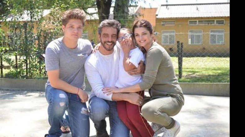EN FAMILIA. Araceli en el Centro, con su hijo Tomás y su marido Fabián Mazzei..