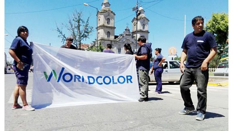 MARCHA. Los trabajadores piden que los reciba el intendente..