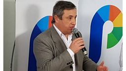 RESPUESTA. Guillermo Lindoso salió al cruce de Achával por el comercio. .