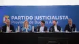 SONRISAS. Axel Kicillof junto a las nuevas autoridades del PJ provincial. SONRISAS. Axel Kicillof junto a las nuevas autoridades del PJ provincial.