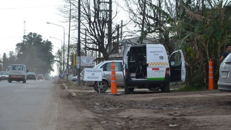 ADVERTENCIA. El móvil a la vera de la ruta 234..