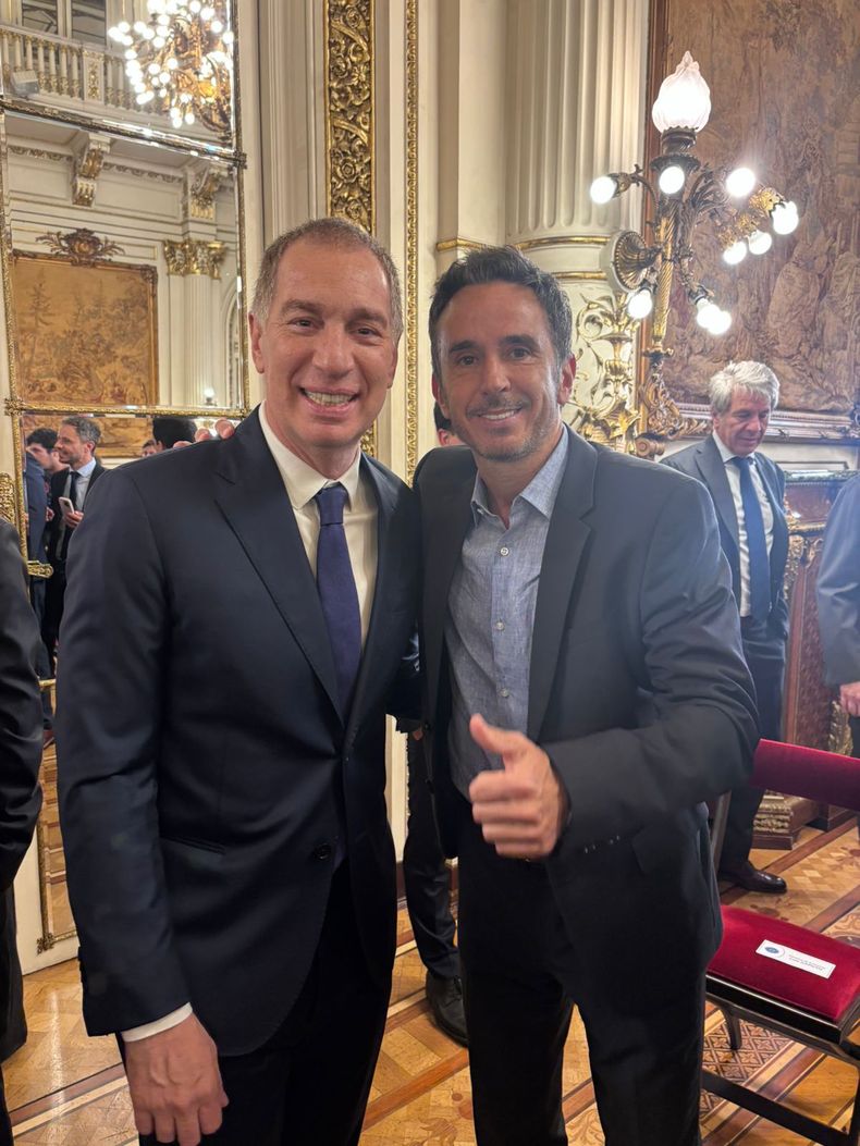 SALUDO. Sebastián Neuspiller tiene como referente a Diego Santilli desde hace más de una década.&nbsp;