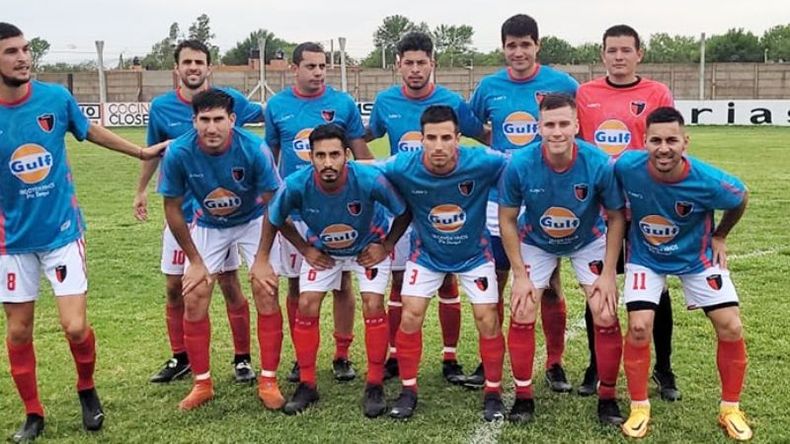 EQUIPO. La formación de Derqui que jugó ayer en Salto. (FOTO: EL DEPORTIVO DE SALTO)..